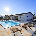Holiday home Ivy By Interhome *